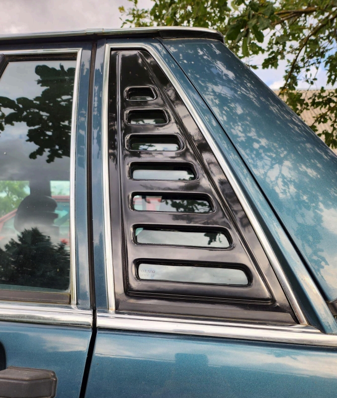 Volvo 740 Takasivuikkunan ritilä