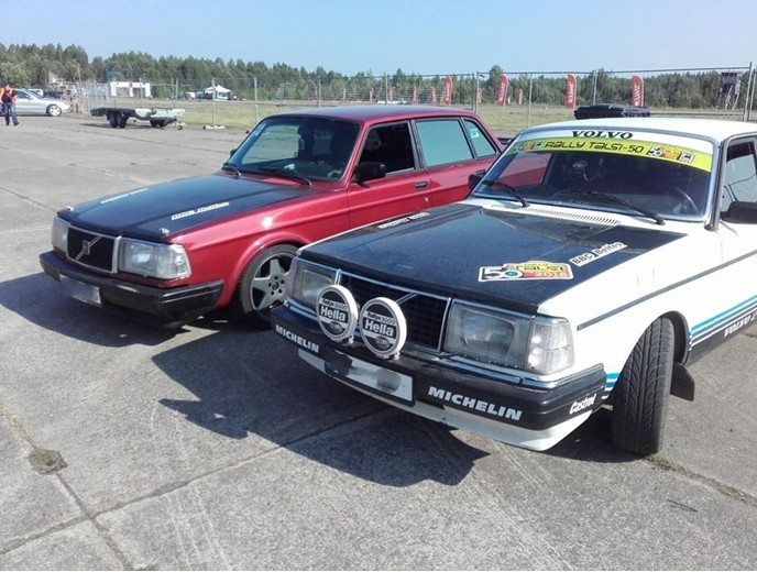 Volvo 240 Konepelti